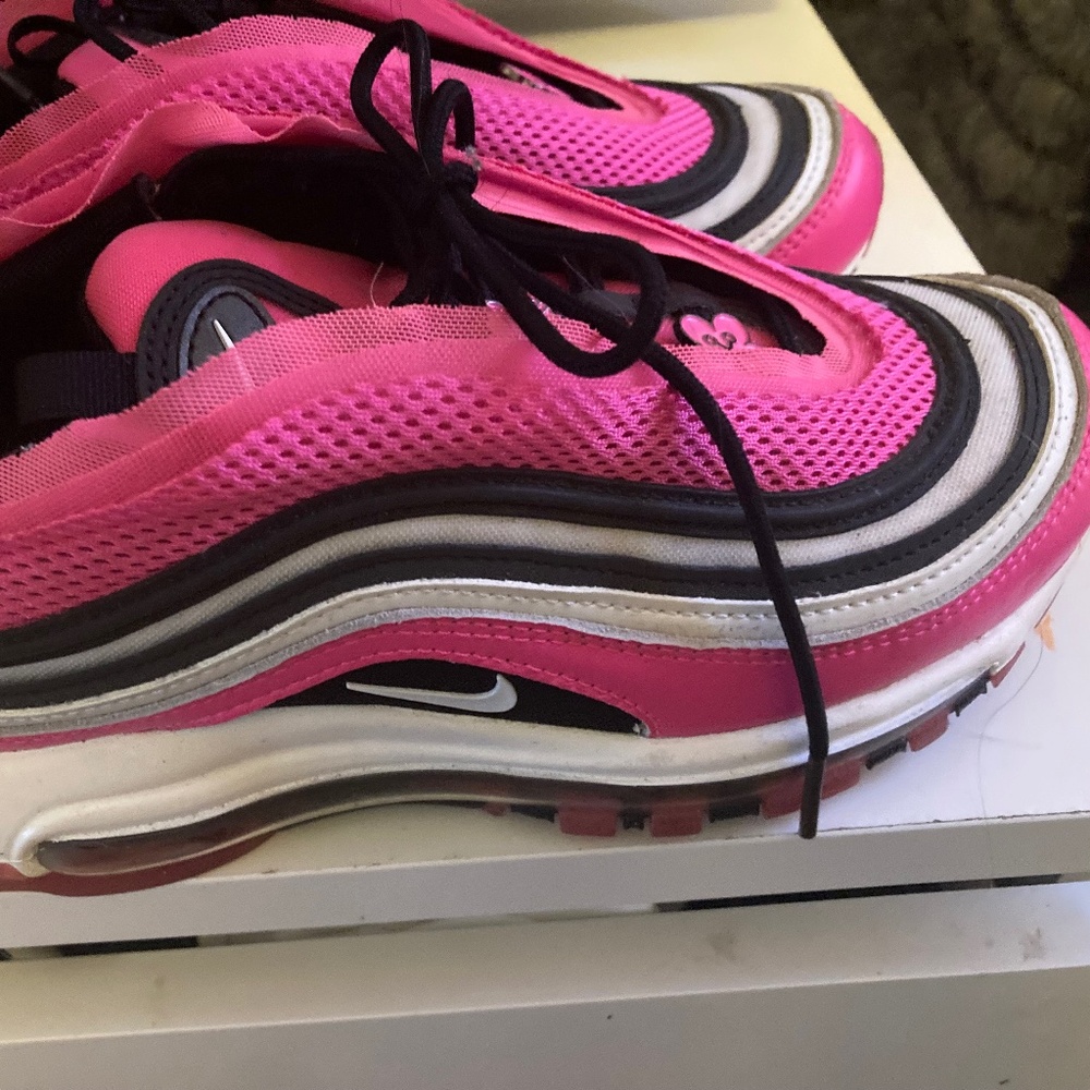 AIR MAX WOMAN PINK FLOWER SIZE 7.5